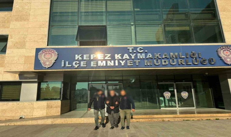 Antalyada aranan 2 hükümlü yakalandı