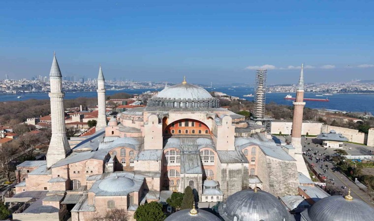 Ayasofya-i Kebir Camii Şerifine Ramazan mahyası asıldı