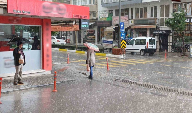 Aydında sağanak yağış etkili oluyor