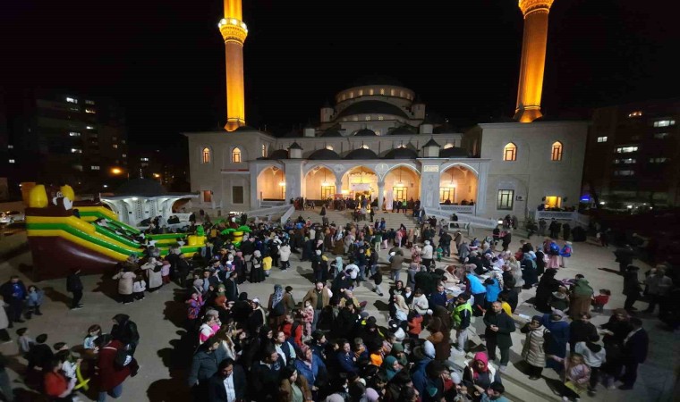 Aydında yüzlerce çocuk camide buluştu