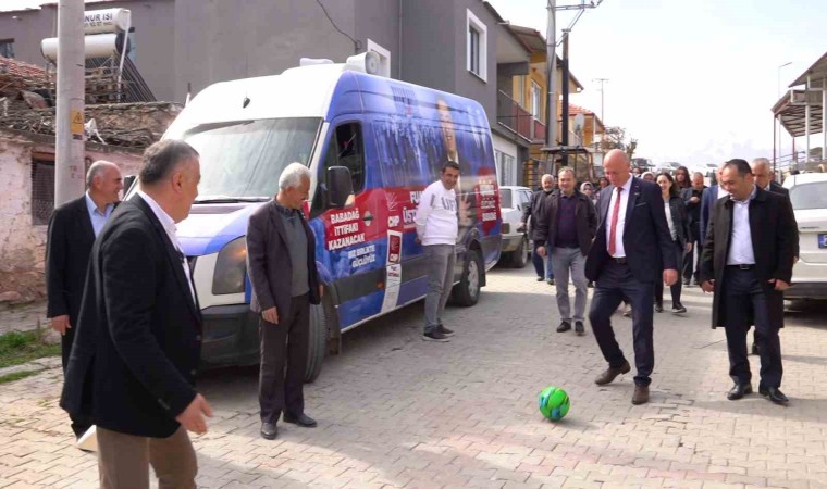 Babadağda adaylar birbiriyle futbol oynadı