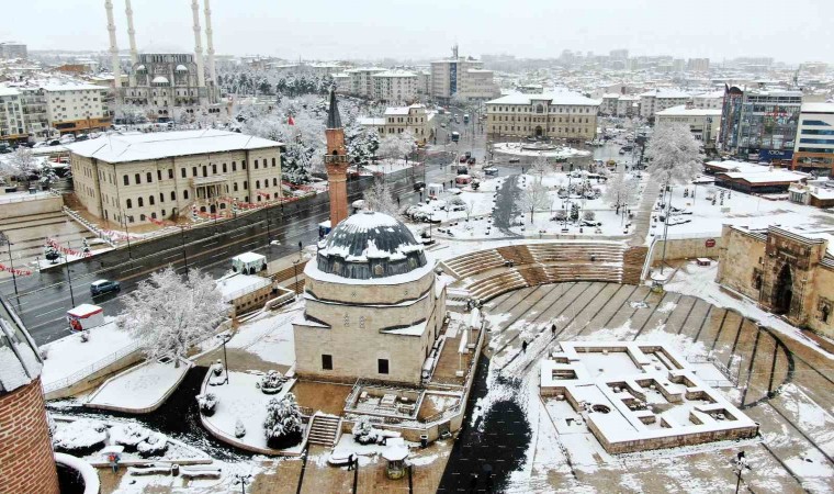 Bahar karı hayrete düşürdü