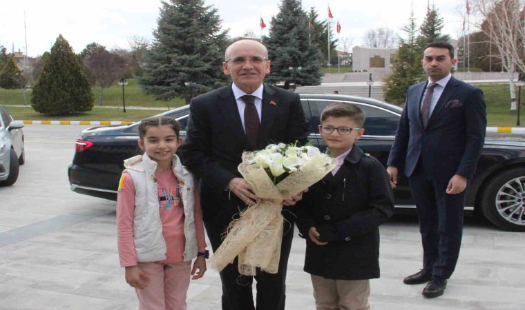 Bakan Şimşek Karamanda İş Dünyası Toplantısına katıldı