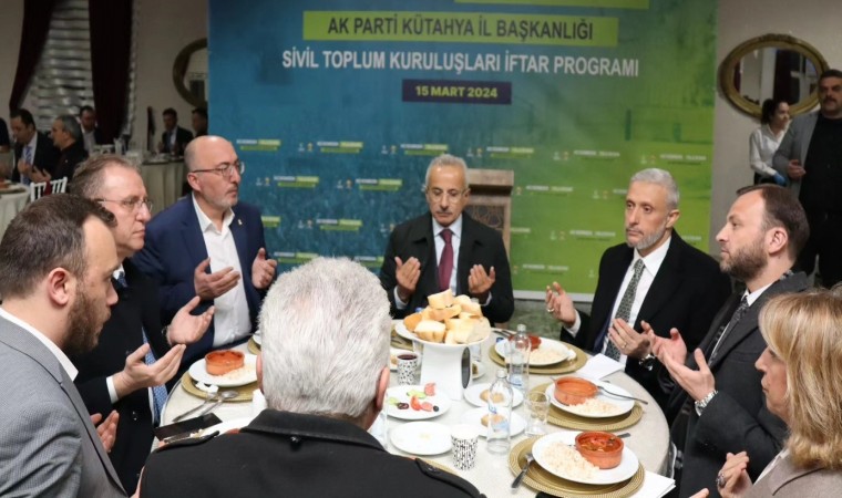 Bakan Uraloğlu, AK Parti Kütahya İl Başkanlığını tarafından düzenlenen iftar programına katıldı