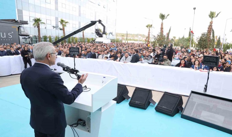 Bakan Uraloğlu: “Yoldan geçecek olan ambulansı bir an önce hastaneye yetiştirmek için çalışıyoruz”