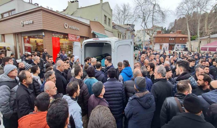 Bakırköydeki feci kazada hayatını kaybeden 4 kişi gözyaşları arasında son yolculuğuna uğurlandı