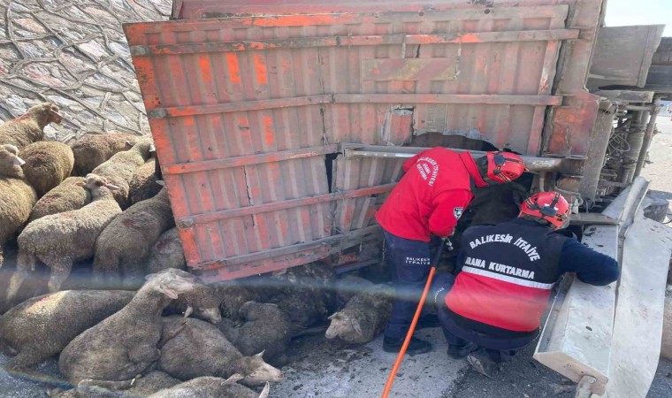 Balıkesirde tır kazasında 1 kişi hayatını kaybetti