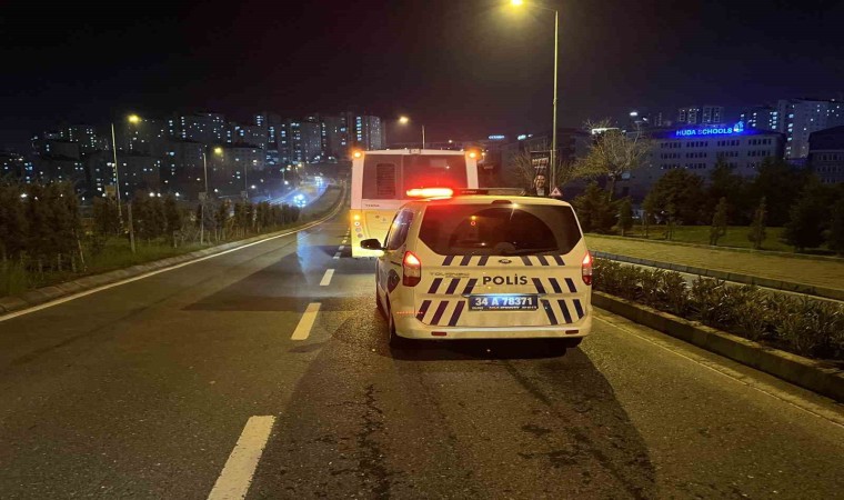 Başakşehirde yol verme kavgası: Otobüs şoförünü bıçaklayıp kaçtı