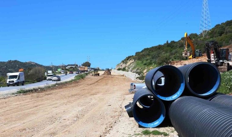 Başkan adayı Tosun şimdiden kolları sıvadı, Yalıkavak yol çalışması başladı