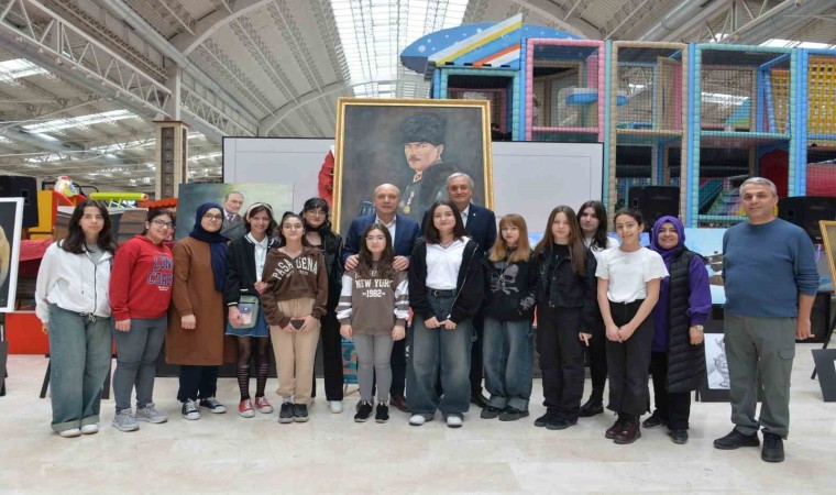 Başkan Bakkalcıoğlu resim ve fotoğraf sergisini gezdi