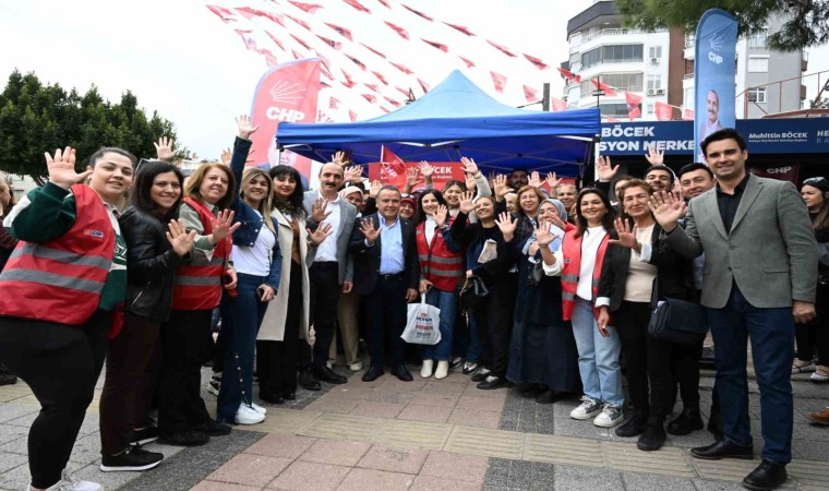 Başkan Böcek iftarını Konyaaltında esnaf sofrasında yaptı