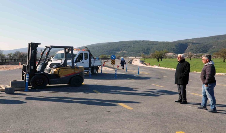 Başkan Gürün Menteşede devam eden yol çalışmasını inceledi