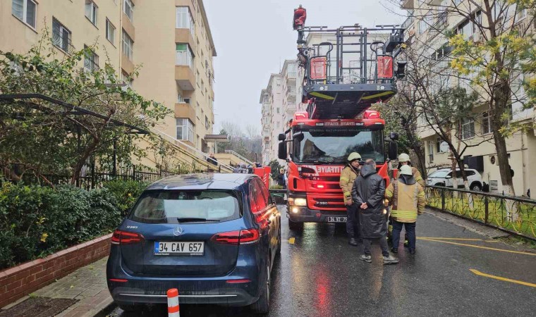 Beşiktaşta alzaymır hastası kadın yemek pişirmek isteyince yangın çıktı