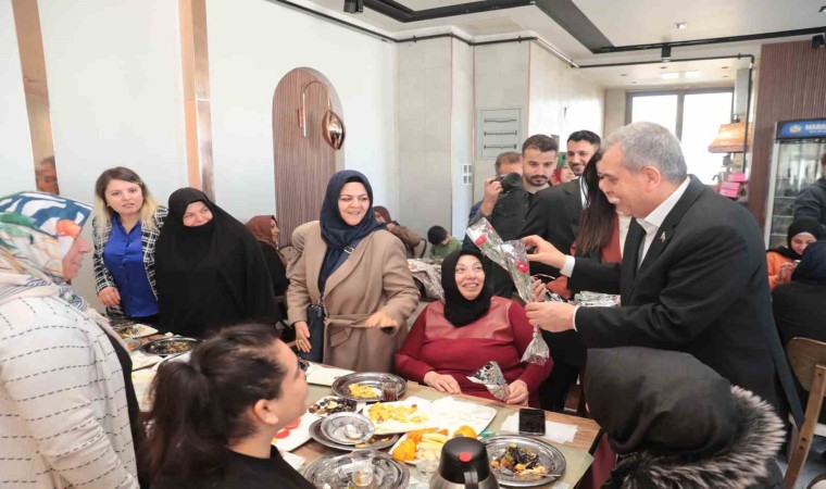 Beyazgül şehit annelerinin kadınlar gününü kutladı