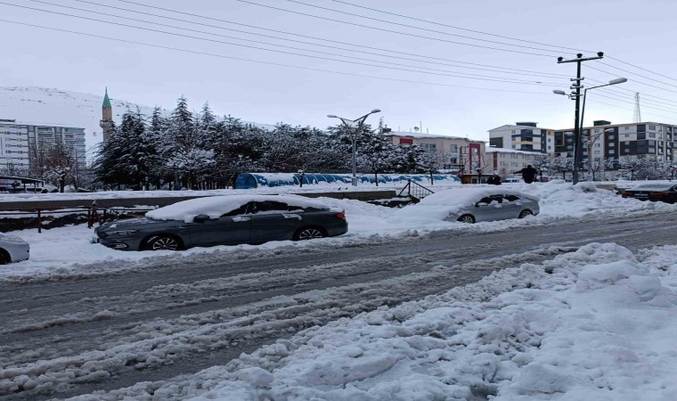 Bitliste 103 köy yolu ulaşıma kapandı