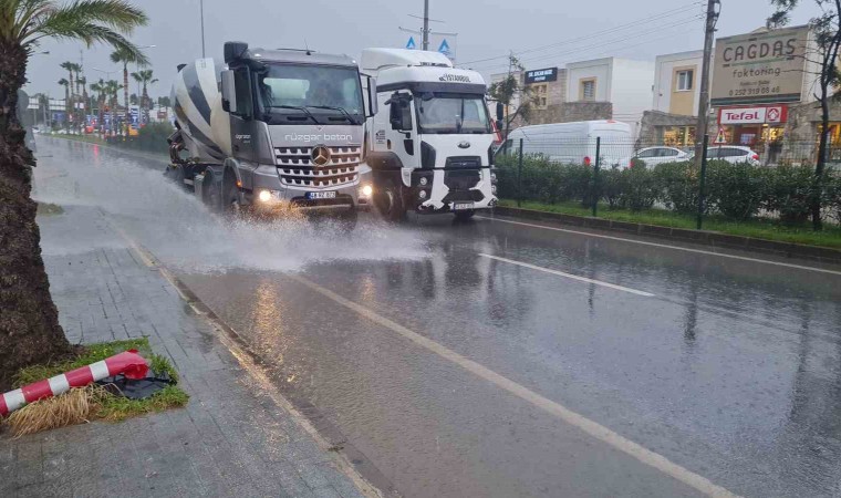 Bodrumda fırtına ve sağanak etkili oldu