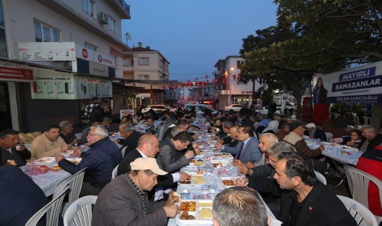 Bozdoğanda yüzlerce kişi aynı sofrada iftar açtı