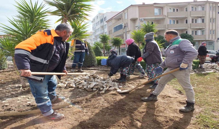 Burhaniyede Belediye ekipleri bahar mesaisine başladı