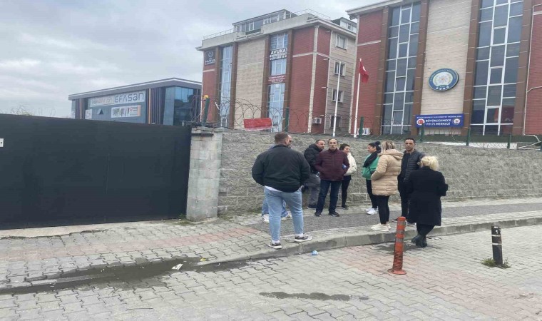 Büyükçekmecede skandal iddia: Okul müdürü veliyi ve öğrencileri darp etti