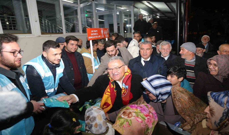 Büyükkılıçtan teravih sonrası esnaf ziyareti