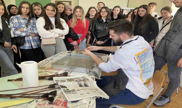 Büyükşehirden kardeş şehir Mostarda öğrencilere Ebru atölye çalışması