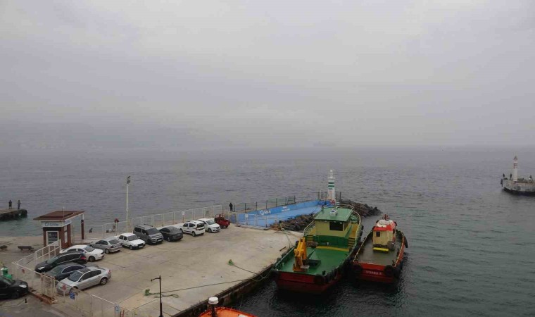 Çanakkale Boğazı sisten dolayı 43 saattir transit gemi geçişlerine kapalı