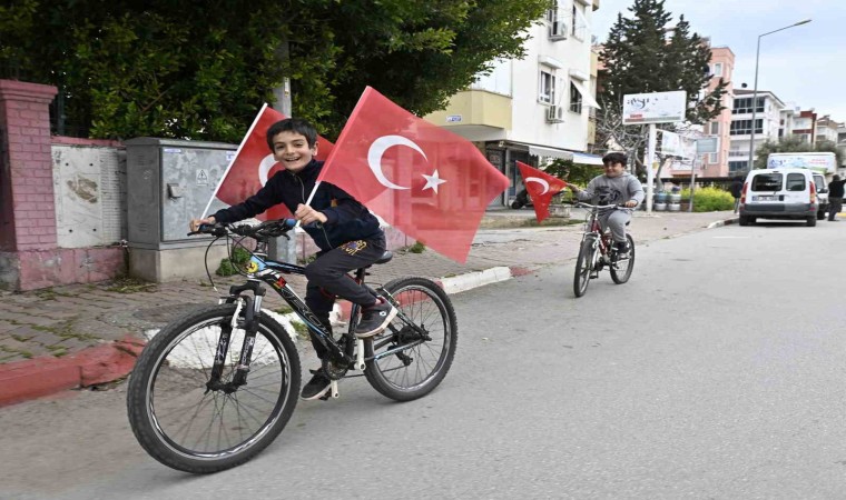 Çanakkale Zaferinin coşkusu Muratpaşa sokaklarını sardı