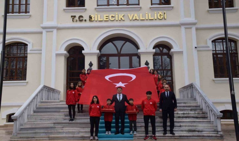 Çanakkaleden yola çıkan kutsal emanetler Bilecike ulaştı