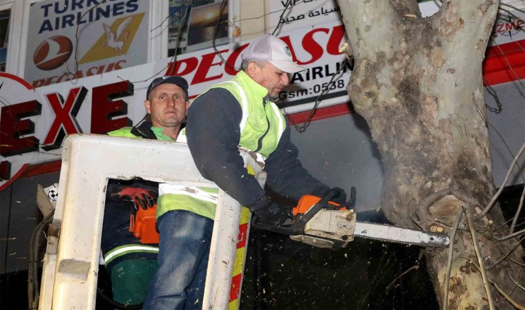 Çark Caddesinde gece mesaisi