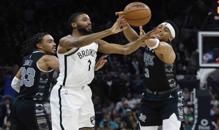 Cedi Osmanın 10 sayı kaydettiği maçta Spurs, Netsi uzatmada yendi