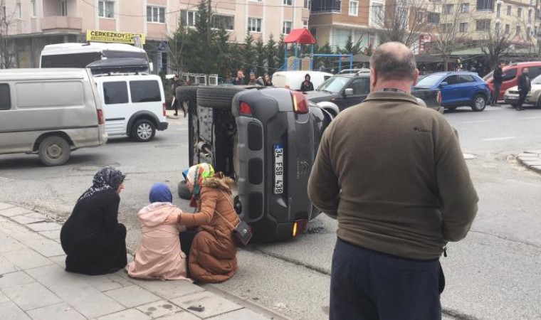 Çerkezköyde korkutan kaza: Otomobil yan yattı, sürücü şoka girdi