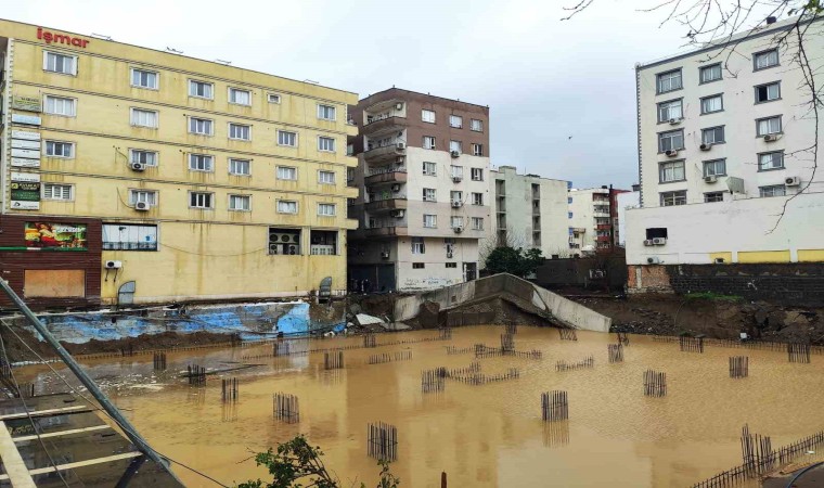 Cizrede 38 ev ve 5 iş yeri selden etkilendi