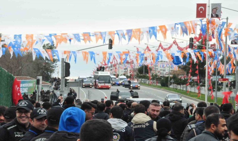 Cumhurbaşkanı Erdoğan Batmanda çocuklara Toggun oyuncağını dağıttı