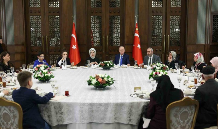 Cumhurbaşkanı Erdoğan: Türkiyeyi yeniden eski, zayıf günlerine geri döndürmek isteyenlerin çabaları bitmeyecektir