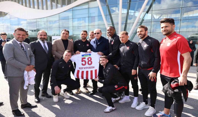 Cumhurbaşkanı Erdoğana özel Sivasspor forması