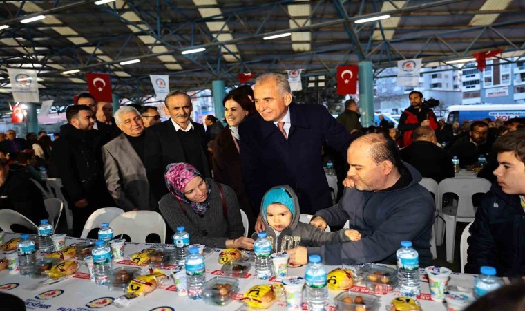 Denizli Büyükşehrin iftar bereketi Fatihte yaşandı