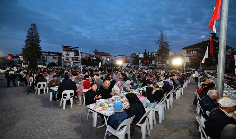 Denizli Büyükşehrin iftar sofrası bu kez Dokuzkavaklar Mahallesinde kuruldu