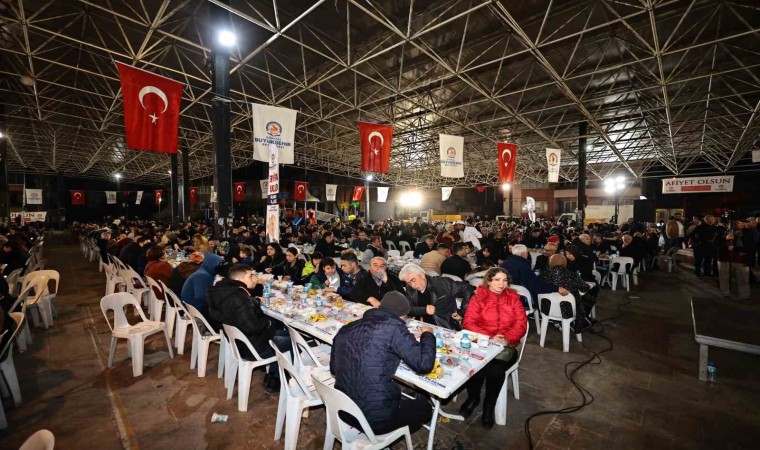 Denizli Büyükşehrin iftar sofrası Değirmenönünde kuruldu