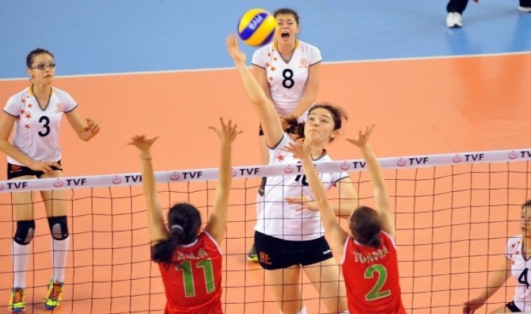 Denizlide voleybolda yarı final heyecanı başlıyor