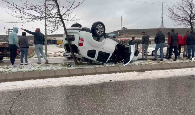 Devrilen aracın sürücüsü yaralandı