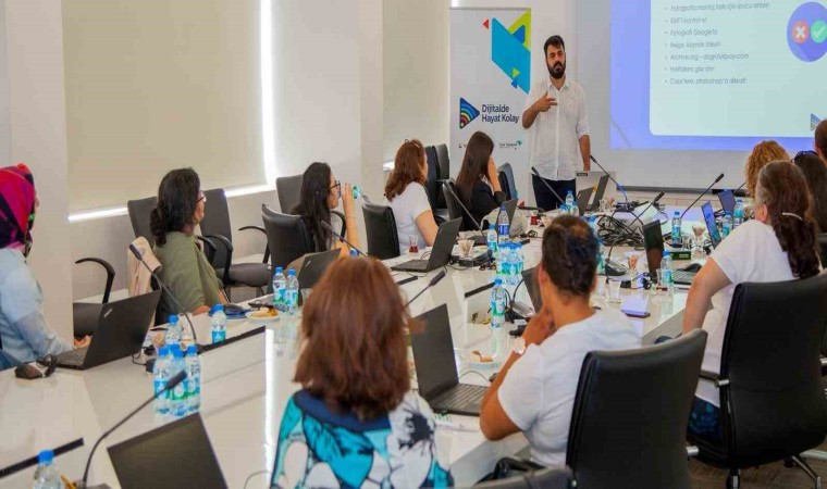 ‘Dijitalde Hayat Kolay projesi kadınları dijital dünyaya hazırlıyor