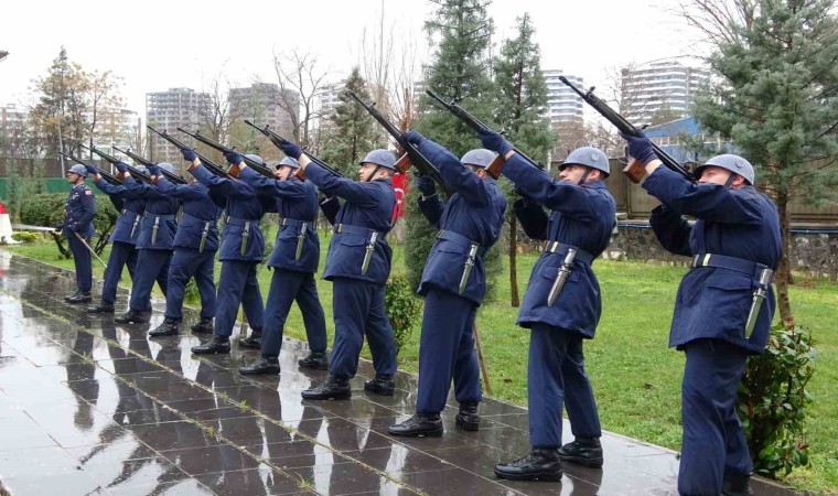 Diyarbakırda 18 Mart kahramanları tüfek atışıyla anıldı