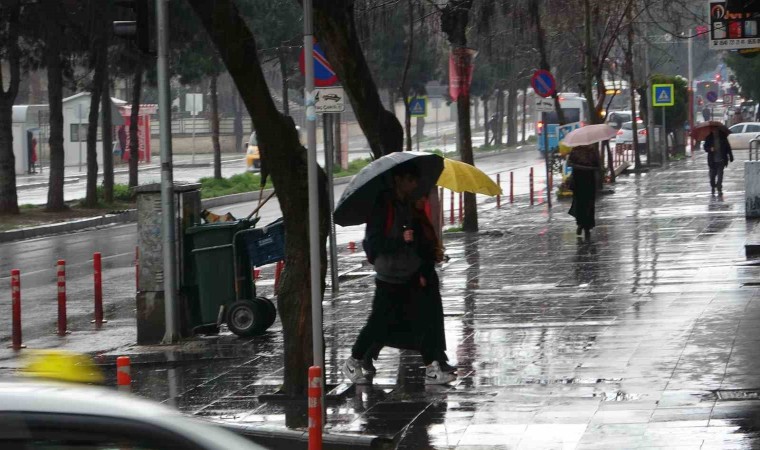 Diyarbakırda sağanak yağış etkili oldu