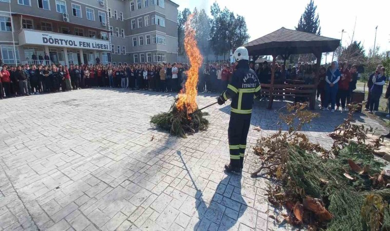 Dörtyolda öğrencilere ve personellere yangın eğitimi verildi