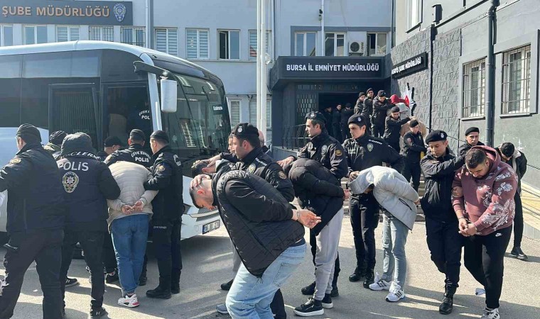 Dünya Kadınlar Gününde çökertilen fuhuş çetesi üyeleri, adliyeye sevk edildi