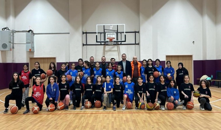 Düzcede yetenekli ve gelişim vaat eden sporcu adaylarına basketbol eğitimi