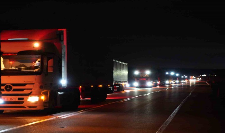 Edirnede şoförler 20 kilometrelik tır kuyruğunda sahur yaptı