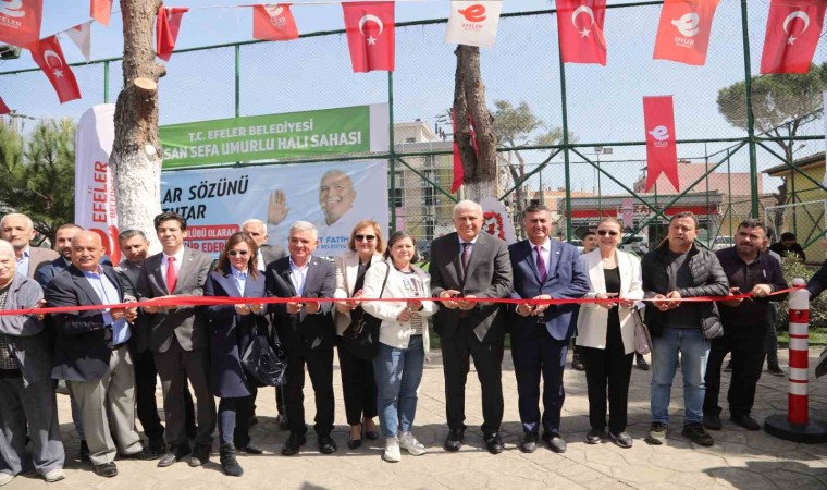 Efeler Belediyesi Umurlu Mahallesindeki halı sahayı hizmete açtı