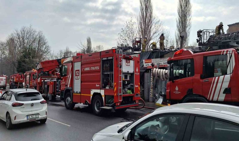 Elektrik kontağından çıkan yangın oto tamirhanesini kül etti