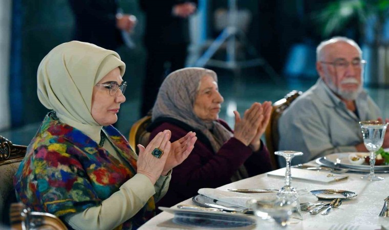 Emine Erdoğan, huzurevi sakinleriyle iftarda buluştu